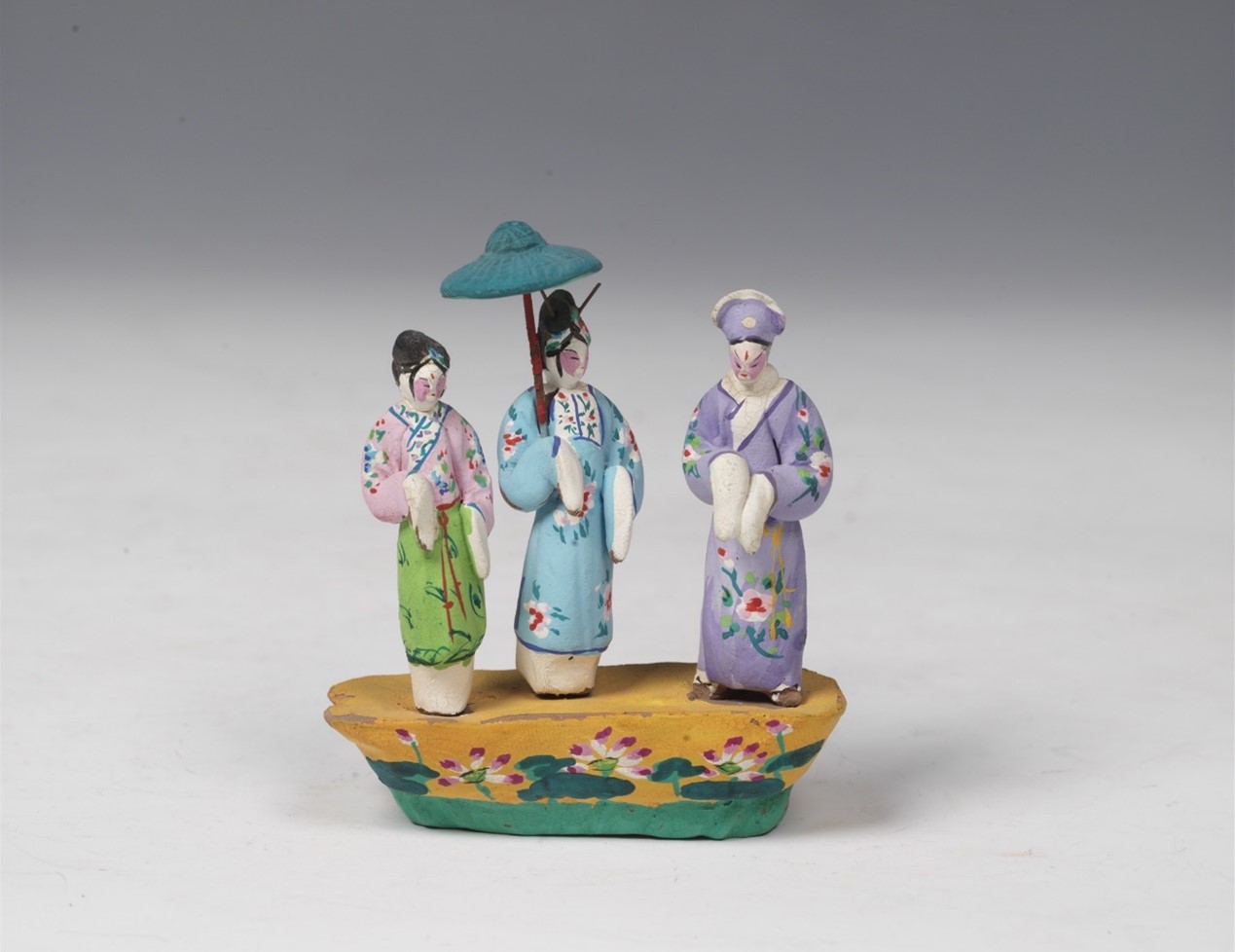 <h2>白蛇传</h2><p>作者：韩增启</p><p>创作年代：1988年</p><p>规格：3cm×7.5cm×9.5cm </p><p>产地：北京</p>